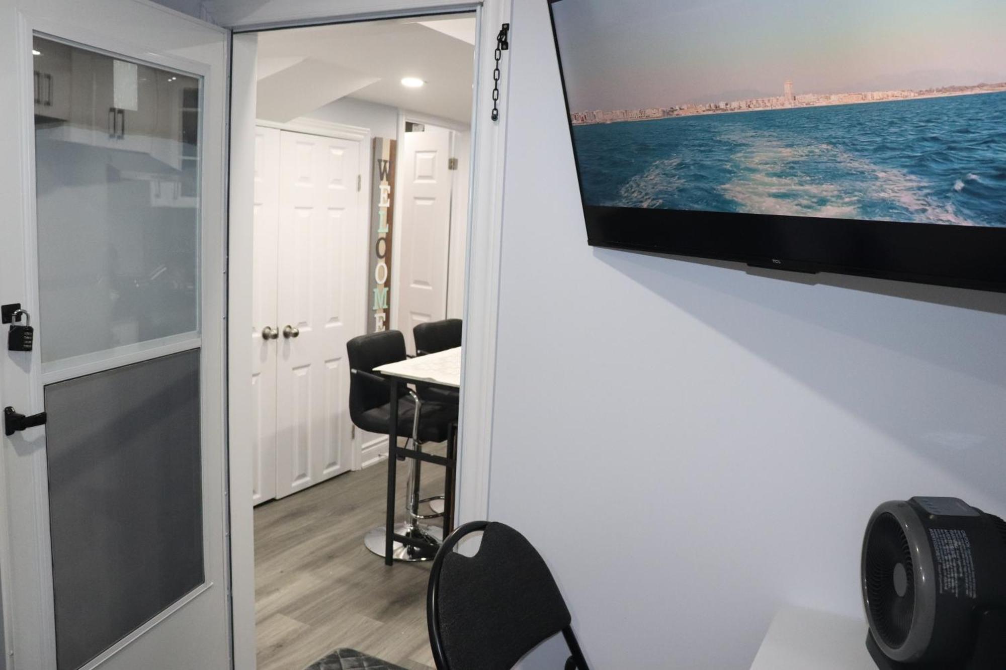 Garden 2 Bedroom Apt - Free Parking Wifi Laundry Workstation Brampton Exterior photo